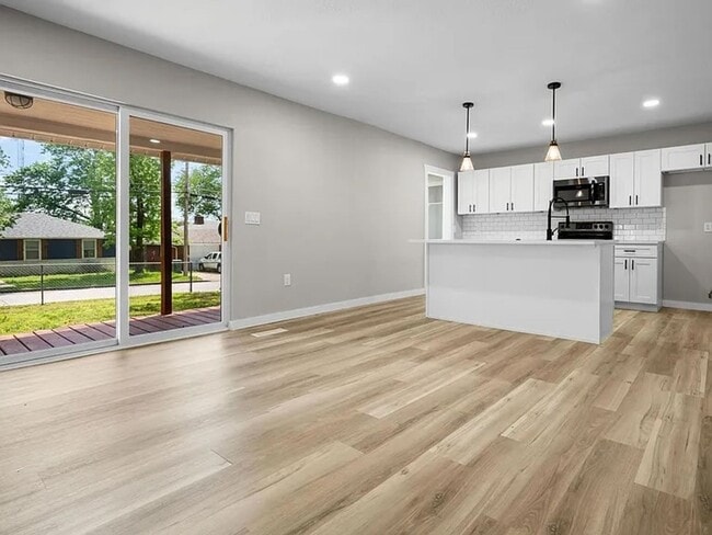 305 N Pike Ave in Bolivar, MO - Building Photo - Building Photo