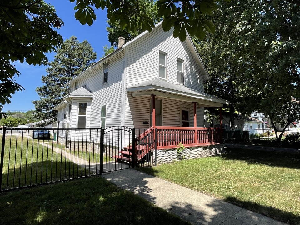 217 Henderson Ave in Joliet, IL - Building Photo