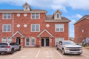 August 2026 Pre-Lease 4 bed Lakeridge - NO CARPET! in College Station, TX - Building Photo