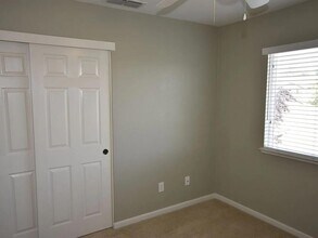 1564 Blue Beaver Way in Roseville, CA - Foto de edificio - Building Photo