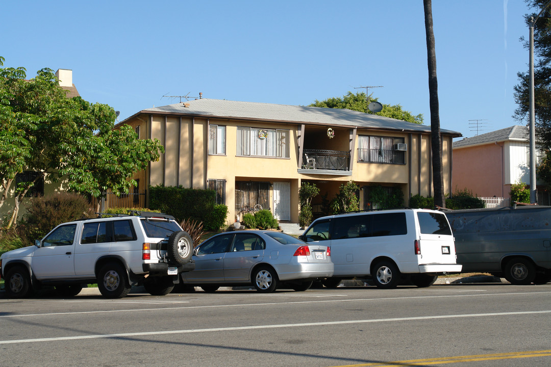 125 S LA FAYETTE PARK PL in Los Angeles, CA - Building Photo