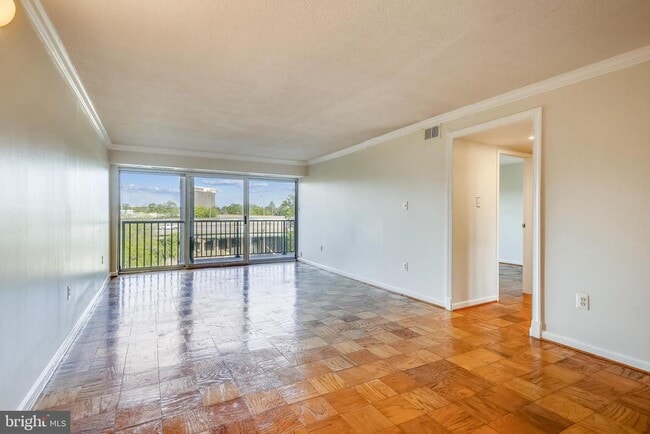 1300 Army Navy Dr in Arlington, VA - Building Photo - Building Photo