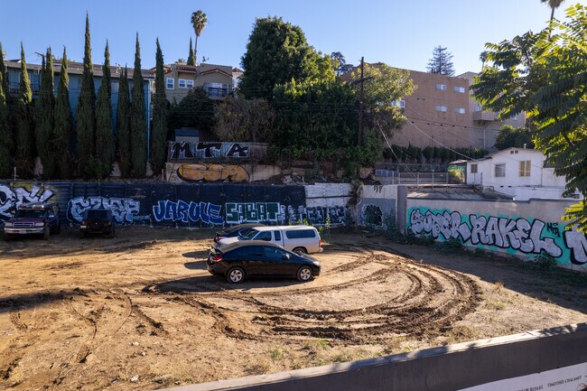 3303 W Sunset Blvd in Los Angeles, CA - Building Photo - Building Photo