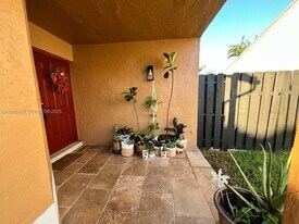 930 SW 109th Ave in Pembroke Pines, FL - Building Photo