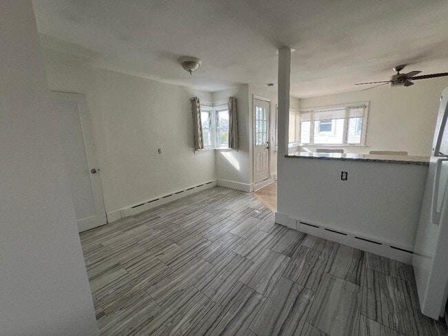411 W Park Ave, Unit Upper in Long Beach, NY - Building Photo - Building Photo