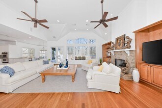 9 Sea Farm Ct in Bridgehampton, NY - Building Photo - Building Photo