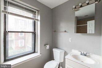 1909 Green St in Philadelphia, PA - Building Photo - Building Photo