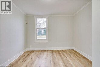 33 Albion St in Brantford, ON - Building Photo - Building Photo