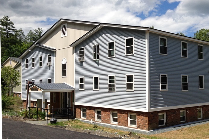 The Briars in White River Junction, VT - Foto de edificio