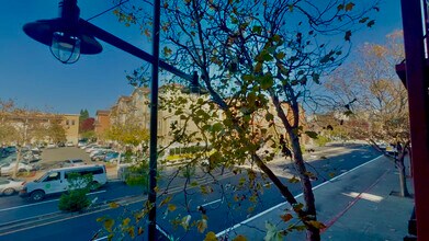 1121 40th St, Unit 1204 in Emeryville, CA - Foto de edificio - Building Photo