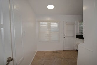 14229 Victory Blvd, Unit 14233.5 in Los Angeles, CA - Building Photo - Building Photo