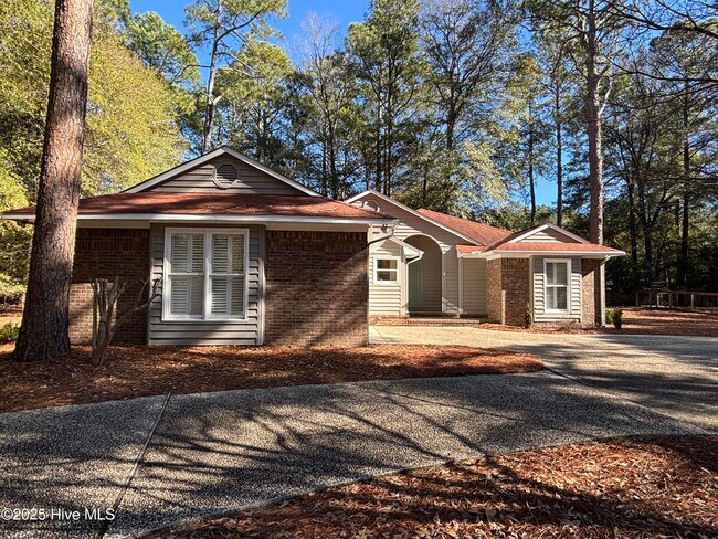 105 Merion Cir in Pinehurst, NC - Building Photo - Building Photo