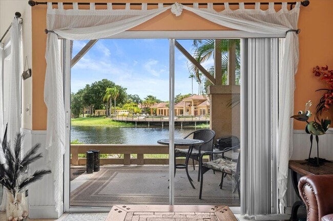 4887 Via Palm Lakes in West Palm Beach, FL - Building Photo - Building Photo
