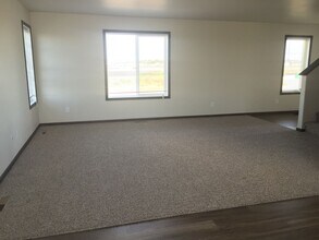 1206 Commander Dr W in West Fargo, ND - Building Photo - Building Photo