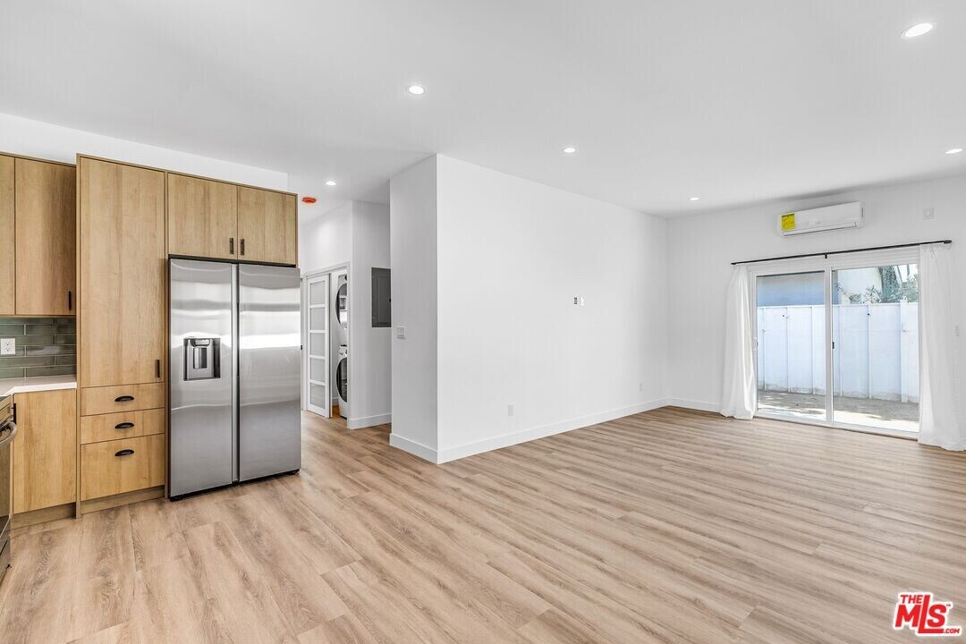 1454 Yosemite Dr in Los Angeles, CA - Building Photo