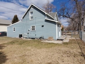 301 Leonard Ave in Crookston, MN - Building Photo - Building Photo