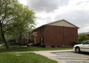 Carriage House in Elkhart, IN - Building Photo - Building Photo