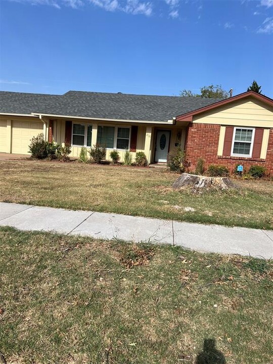 2721 NW 111th St in Oklahoma City, OK - Building Photo