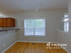 252 Brooksdale Dr in Columbia, SC - Foto de edificio - Building Photo