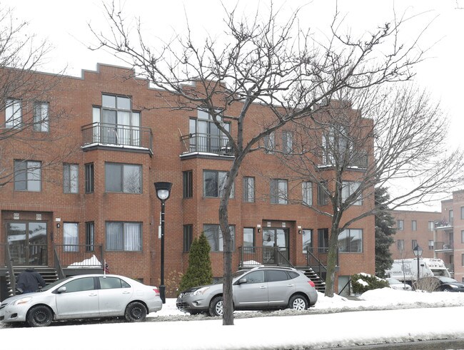 4531 Saint-Michel in Montréal, QC - Building Photo - Building Photo