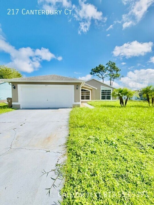 217 Canterbury Ct in Kissimmee, FL - Building Photo