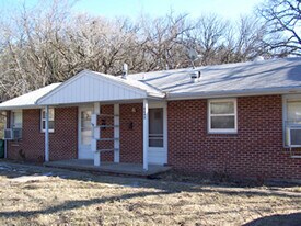2441 Anderson Ave in Manhattan, KS - Building Photo