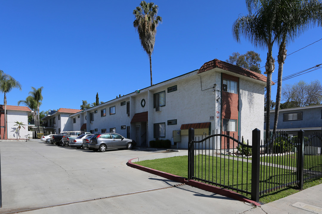 Vista De Oro in Spring Valley, CA - Building Photo