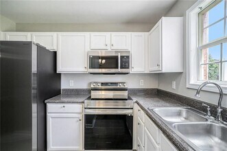 6515 Snow Bird Ln in Douglasville, GA - Building Photo - Building Photo