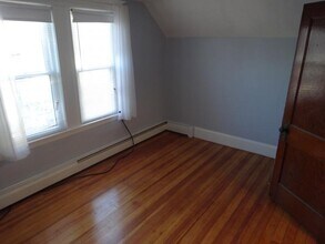 92 Hobart St, Unit 2 in Boston, MA - Foto de edificio - Building Photo
