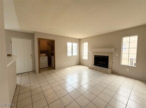 4672 Krissylouise Way, Unit A in Las Vegas, NV - Building Photo - Building Photo