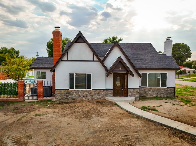 501 Magnolia Ave in Bakersfield, CA - Foto de edificio - Building Photo