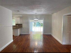 855 NE 143rd St in North Miami, FL - Building Photo - Building Photo