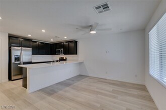 6254 Foxes Dl St in Las Vegas, NV - Building Photo - Building Photo