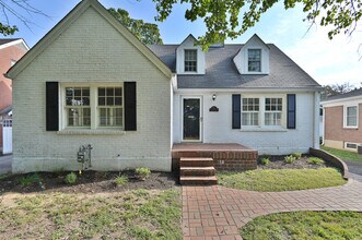 511 Cannons Ln in Louisville, KY - Building Photo - Building Photo