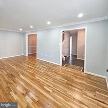 7034 Bradwood Ct in Springfield, VA - Building Photo - Building Photo