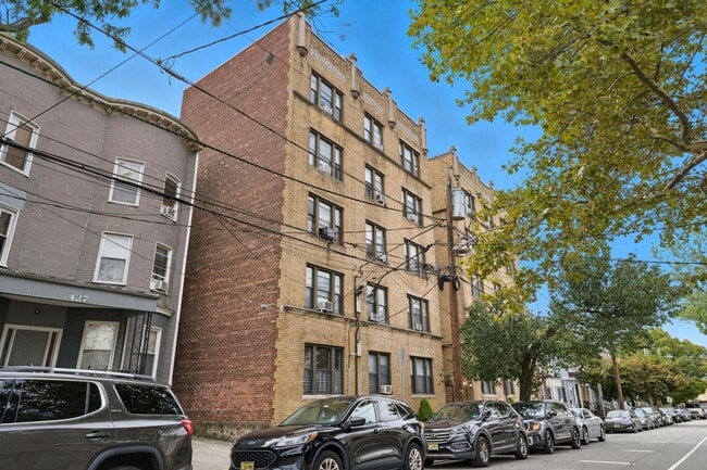 429 Fairmount Ave in Jersey City, NJ - Building Photo - Building Photo
