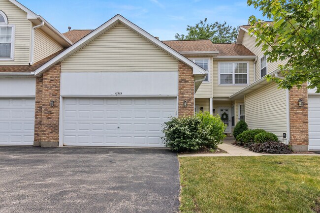 13355 W Heiden Cir in Lake Bluff, IL - Building Photo - Building Photo