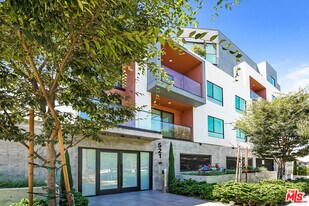 521 N Gramercy Pl in Los Angeles, CA - Building Photo