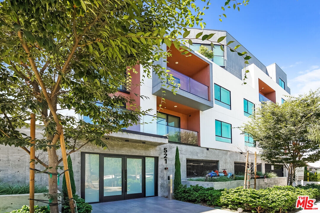 521 N Gramercy Pl in Los Angeles, CA - Building Photo