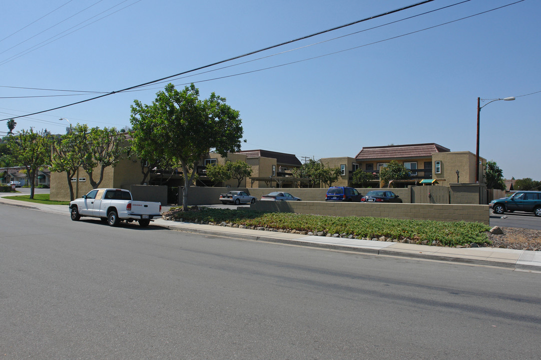 1160 E Washington Ave in El Cajon, CA - Building Photo