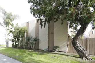 711 Fondren St in Orange, CA - Building Photo - Building Photo