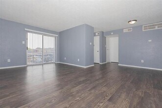 801 S Allen-Genoa Rd in South Houston, TX - Building Photo - Building Photo