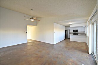 12301 Old Stage Trail in Austin, TX - Foto de edificio - Building Photo