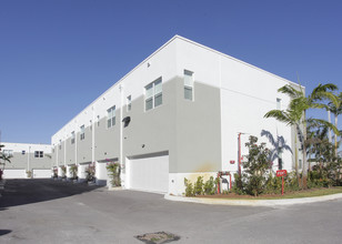 Urban Village On 5th Avenue in Fort Lauderdale, FL - Building Photo - Building Photo