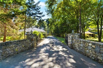 9 Ridge Rd in Smithfield, RI - Building Photo - Building Photo