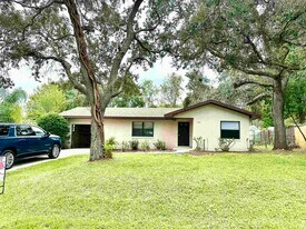 120 Vassar Rd in St. Augustine, FL - Building Photo