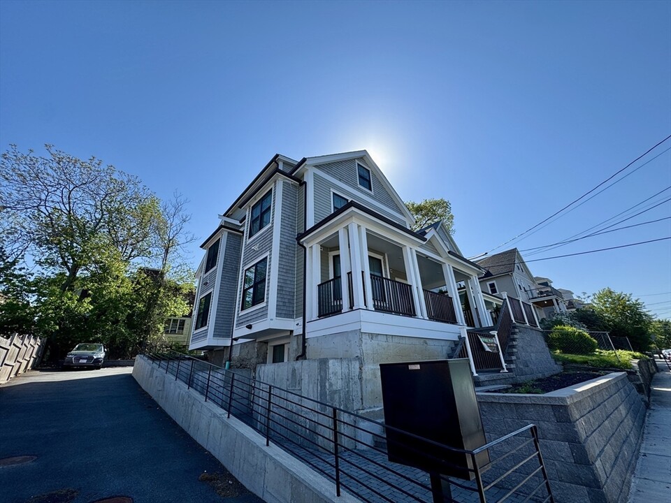13 Greylock Rd in Boston, MA - Building Photo