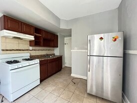 56 Fabyan Pl, Unit 2L in Newark, NJ - Building Photo