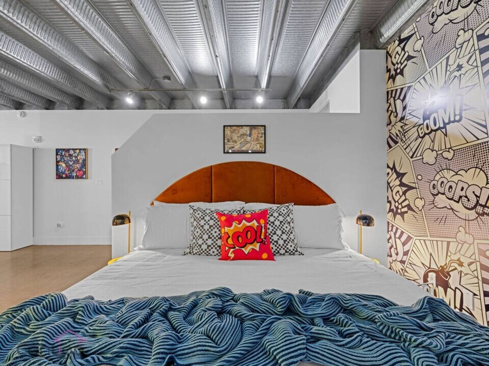 10309-10107 107 St NW in Edmonton, AB - Building Photo