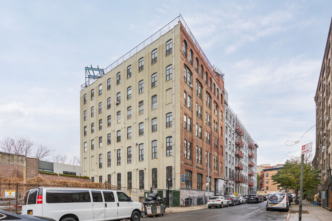 55 S 11th St in Brooklyn, NY - Foto de edificio